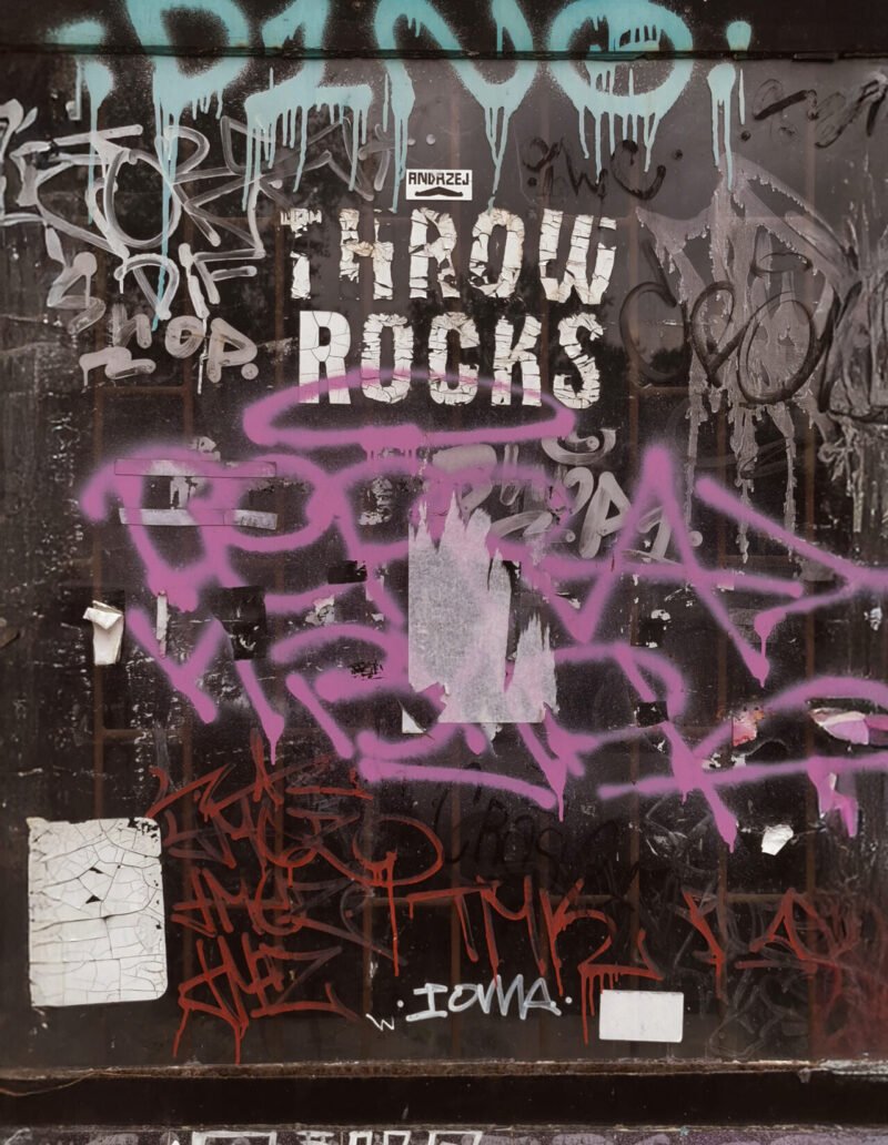 Throw rocks, window, Żelazna, Warsaw